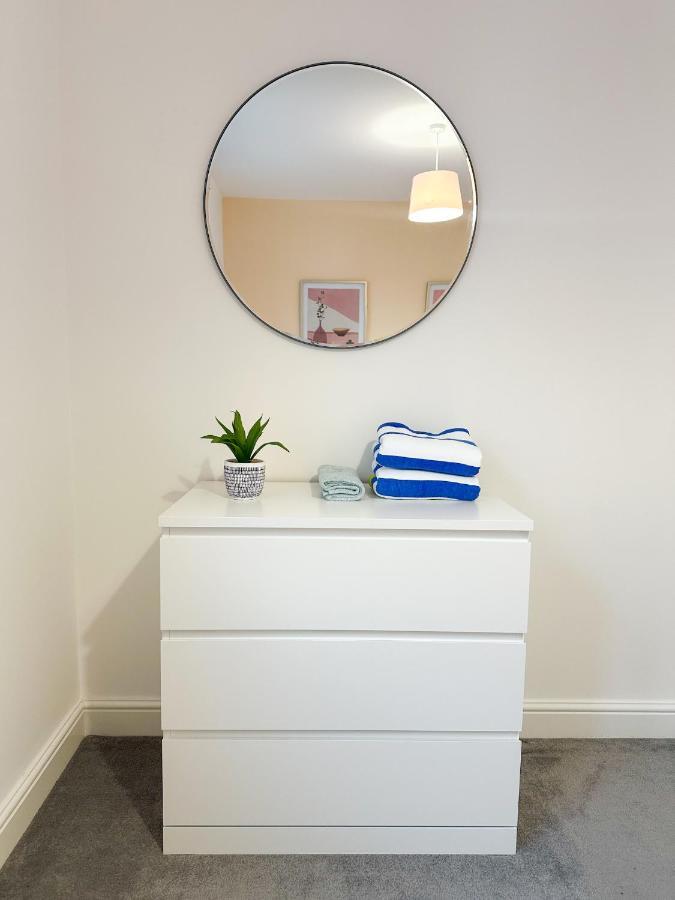 Luxury 2 Bedroom City Centre Apartment - Secure Parking - Amazing Location! Canterbury Exterior photo