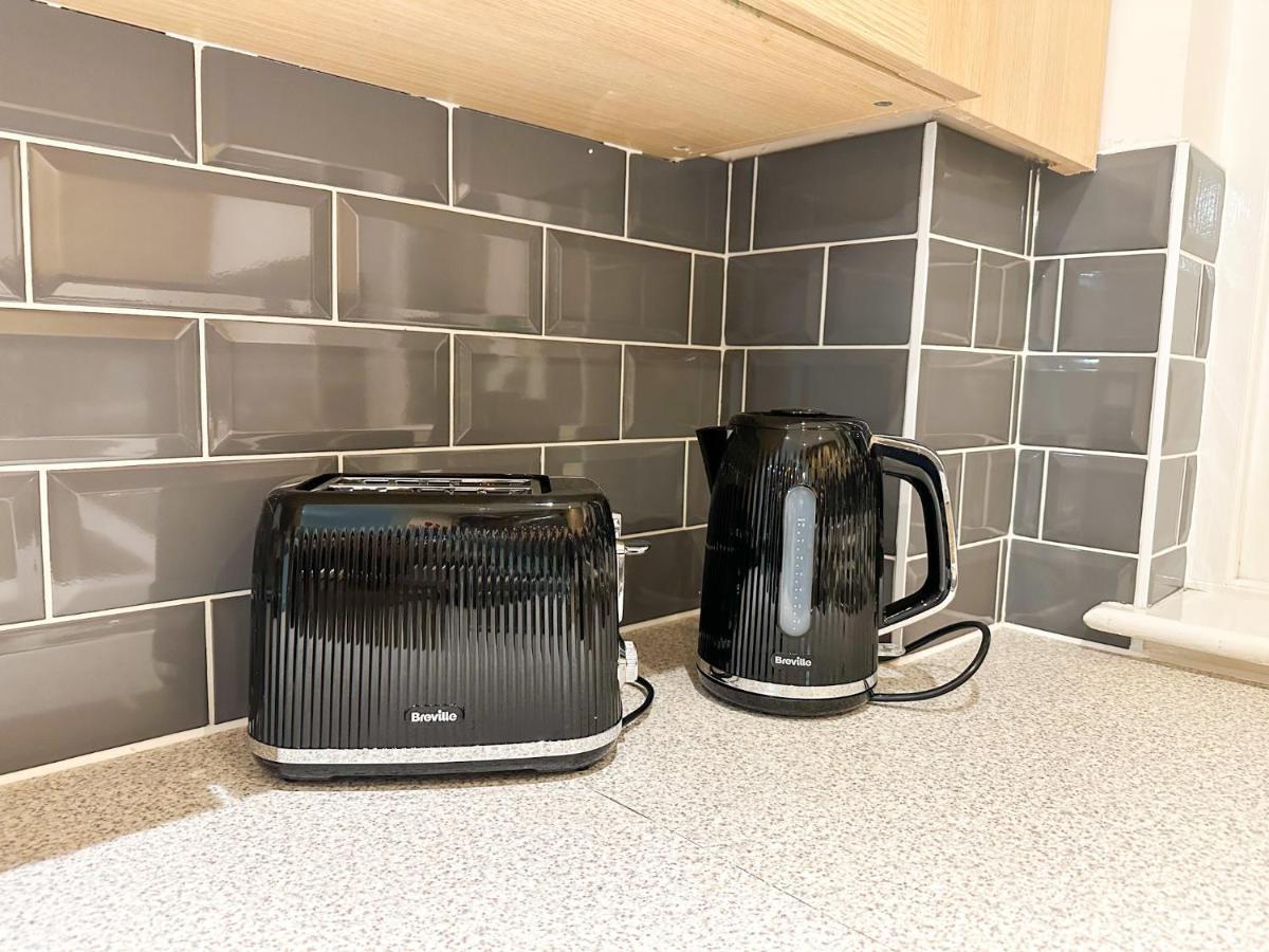 Luxury 2 Bedroom City Centre Apartment - Secure Parking - Amazing Location! Canterbury Exterior photo